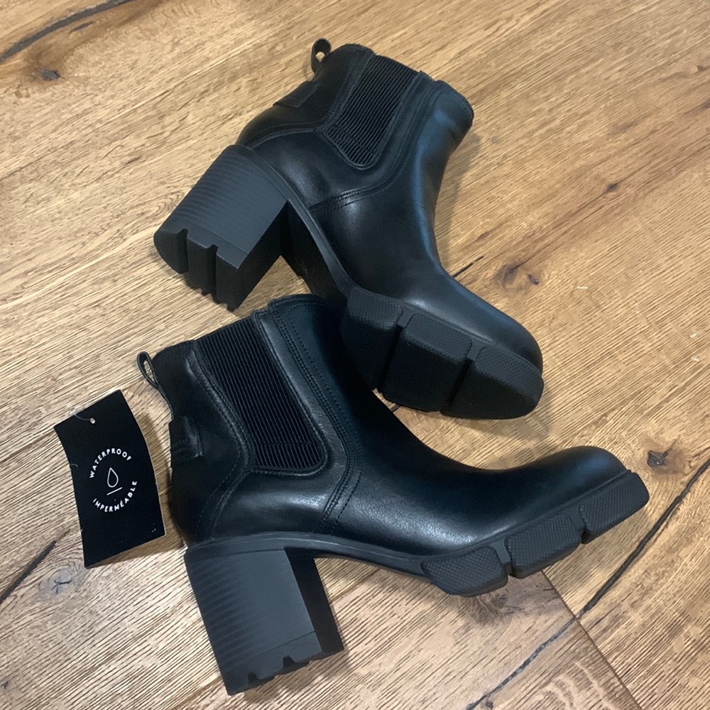 NWT Naturalizer Boots